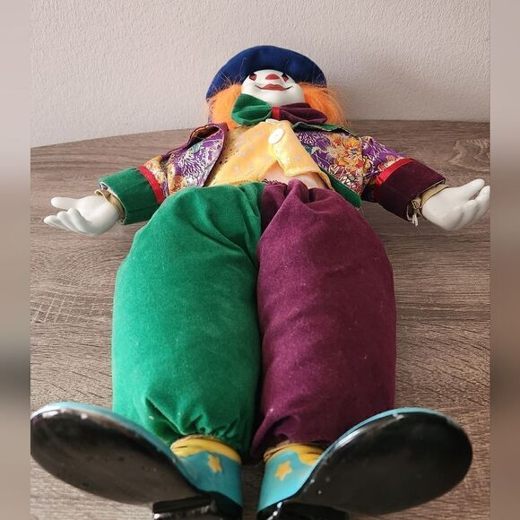 VINTAGE CLOWN WITH A KIND SMILE VELVET CLOTHES 42-48 cm - Picture 3 of 4